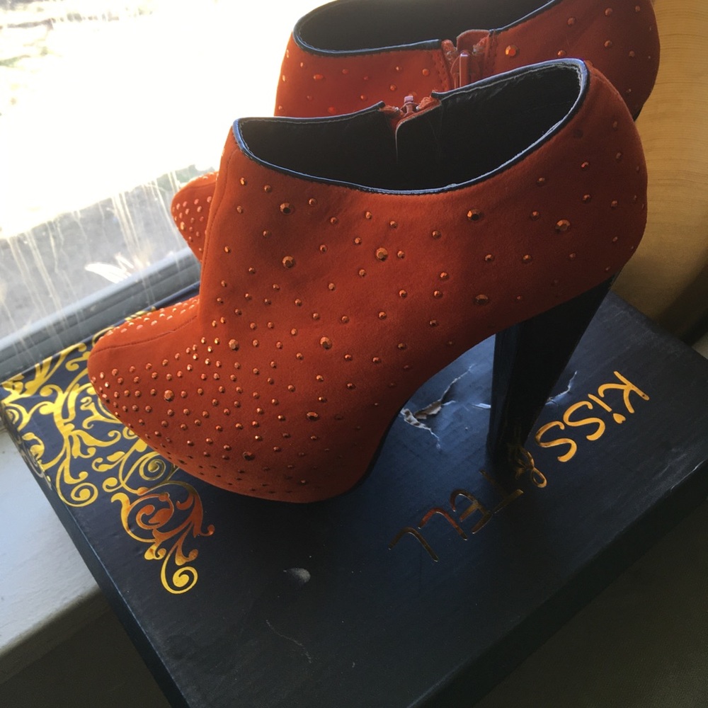 Shoes - Picture 4 of 5